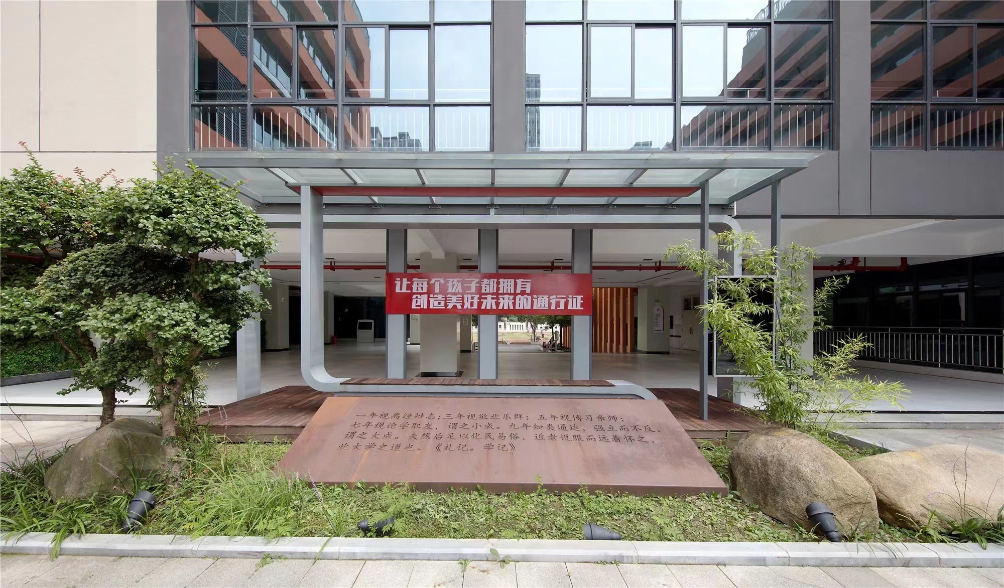 【學校案例】今泰裝飾在武漢市先后完成了與紅領巾學校6個校區的項目交付！(圖1)